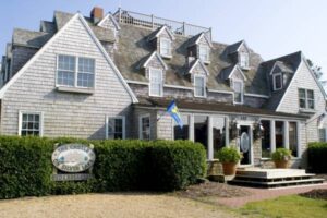 ABOUT THE CASTLE BED & BREAKFAST - Castle On Silver Lake